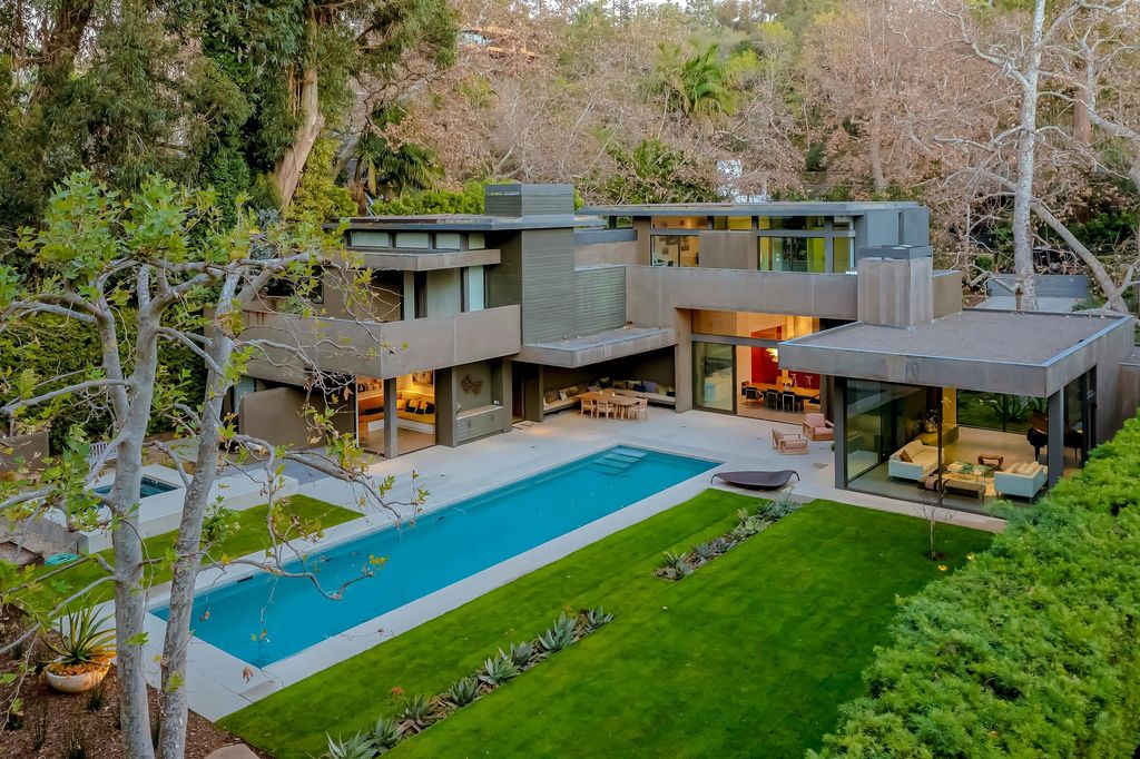 This-18000000-Contemporary-Home-in-Santa-Monica-is-an-Exceptionally-Well-Designed-Work-15