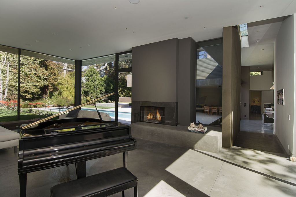 This-18000000-Contemporary-Home-in-Santa-Monica-is-an-Exceptionally-Well-Designed-Work-3