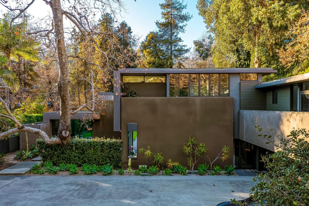 This-18000000-Contemporary-Home-in-Santa-Monica-is-an-Exceptionally-Well-Designed-Work-4