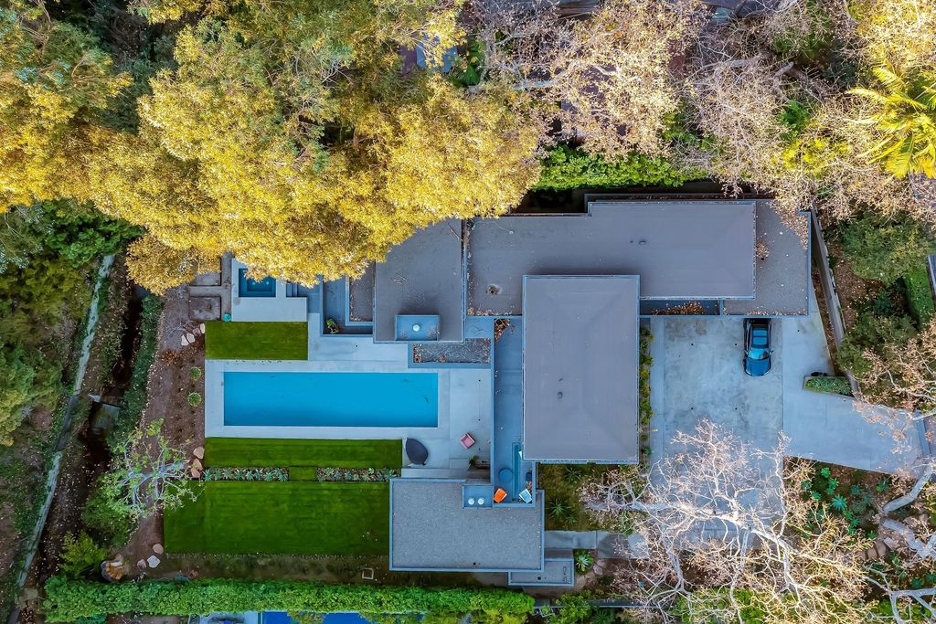 This-18000000-Contemporary-Home-in-Santa-Monica-is-an-Exceptionally-Well-Designed-Work-8
