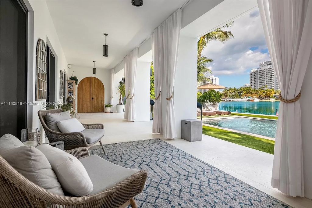 This-19995000-Breathtaking-Transitional-Spanish-Villa-in-Miami-Beach-features-The-Highest-Quality-Finishes-8