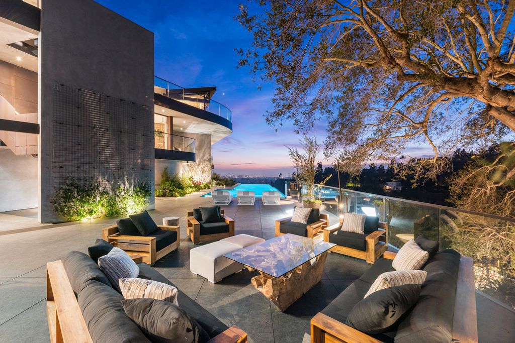 This-25000000-Brand-New-Architectural-Mansion-in-Beverly-Hills-is-Truly-The-Epitome-of-Luxury-and-Style-17