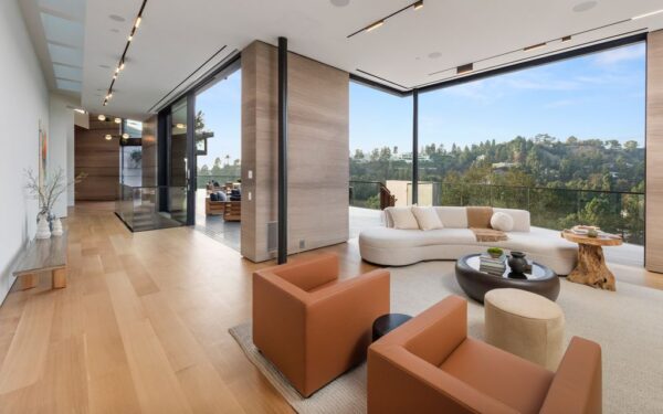 Brand New Mansion In Beverly Hills Is Truly The Epitome Of Luxury