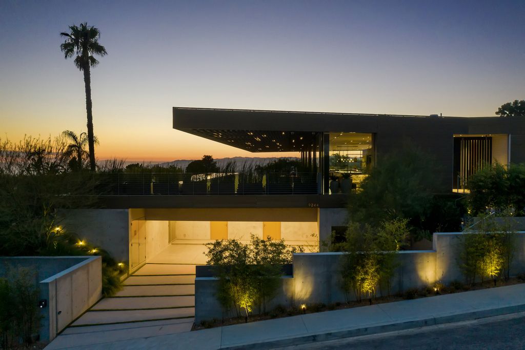 The Home in Los Angeles is an architectural masterpiece on a quiet cul de sac offering privacy and serenity, moments from Beverly Hills now available for sale. This home located at 9344 Nightingale Dr, Los Angeles, California