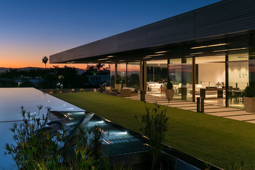 The Home in Los Angeles is an architectural masterpiece on a quiet cul de sac offering privacy and serenity, moments from Beverly Hills now available for sale. This home located at 9344 Nightingale Dr, Los Angeles, California