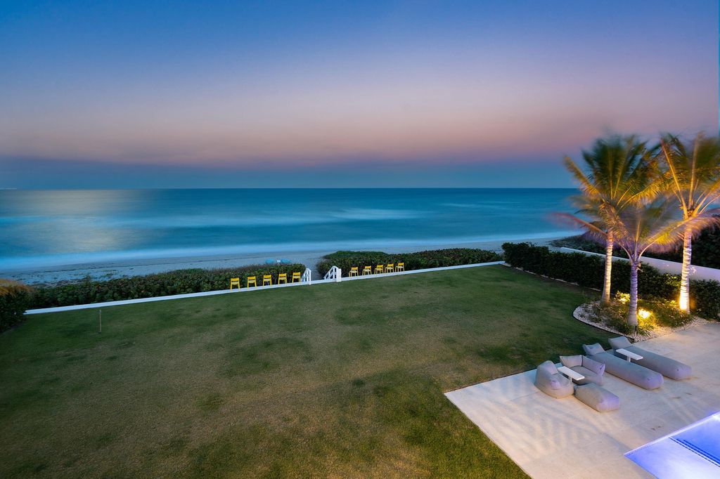 This-29999999-Immaculately-Landscaped-Beachfront-Villa-in-Gulf-Stream-offers-Unparalleled-Beauty-and-Privacy-7