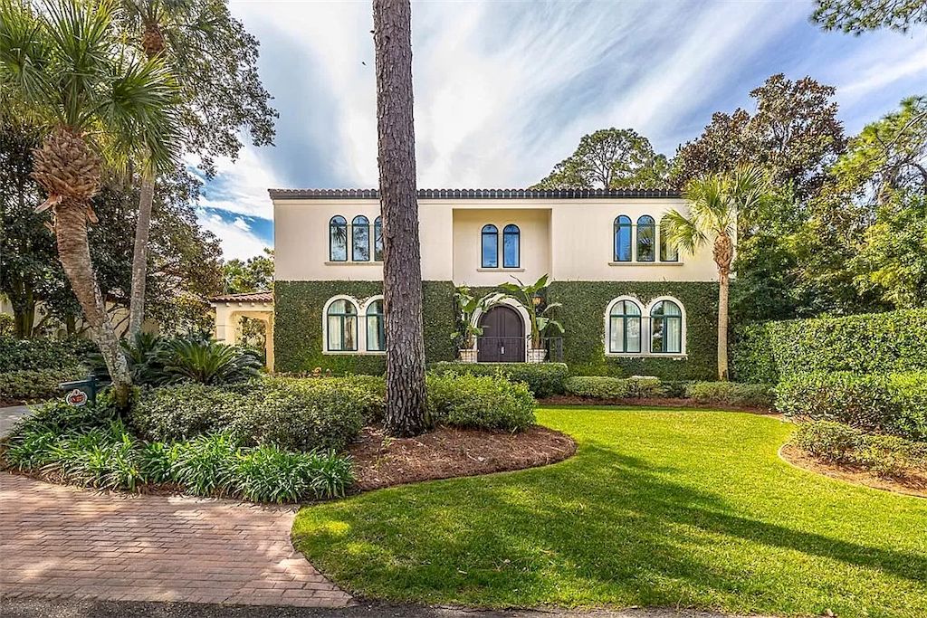 The Home in Georgia is a luxurious home holding impressive rooms and spaces now available for sale. This home located at 225 W 19th St, Sea Island, Georgia; offering 06 bedrooms and 07 bathrooms with 6,238 square feet of living spaces. 