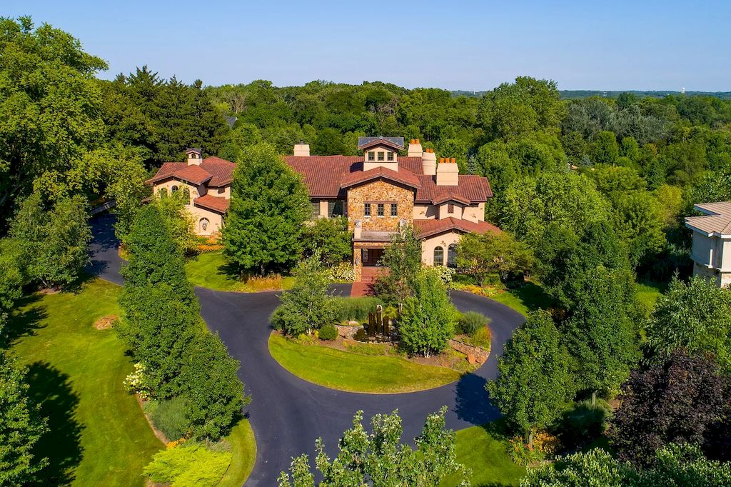 This-6500000-Custom-Built-Italian-Inspired-Home-Features-State-of-the-art-Luxury-Amenity-and-Offers-Complete-Privacy-in-Illinois-14