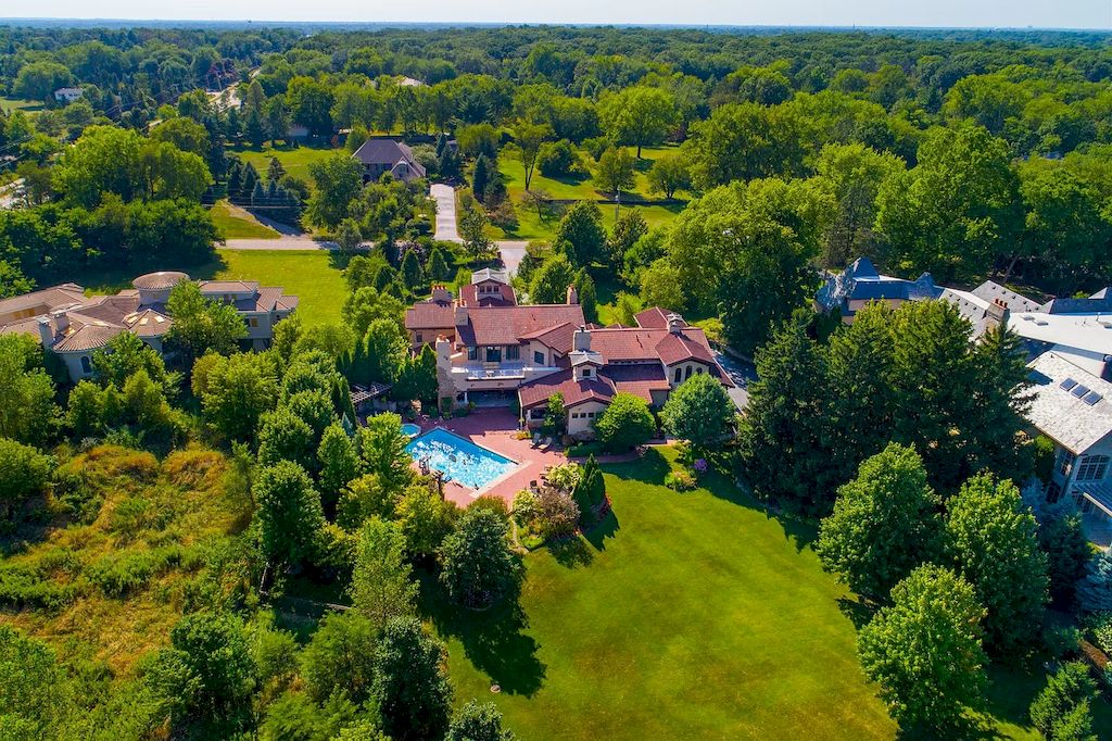 The Home in Illinois is a luxurious home which is magnificent in design and construction now available for sale. This home located at 7S719 Donwood Dr, Naperville, Illinois; offering 07 bedrooms and 09 bathrooms with 14,668 square feet of living spaces.