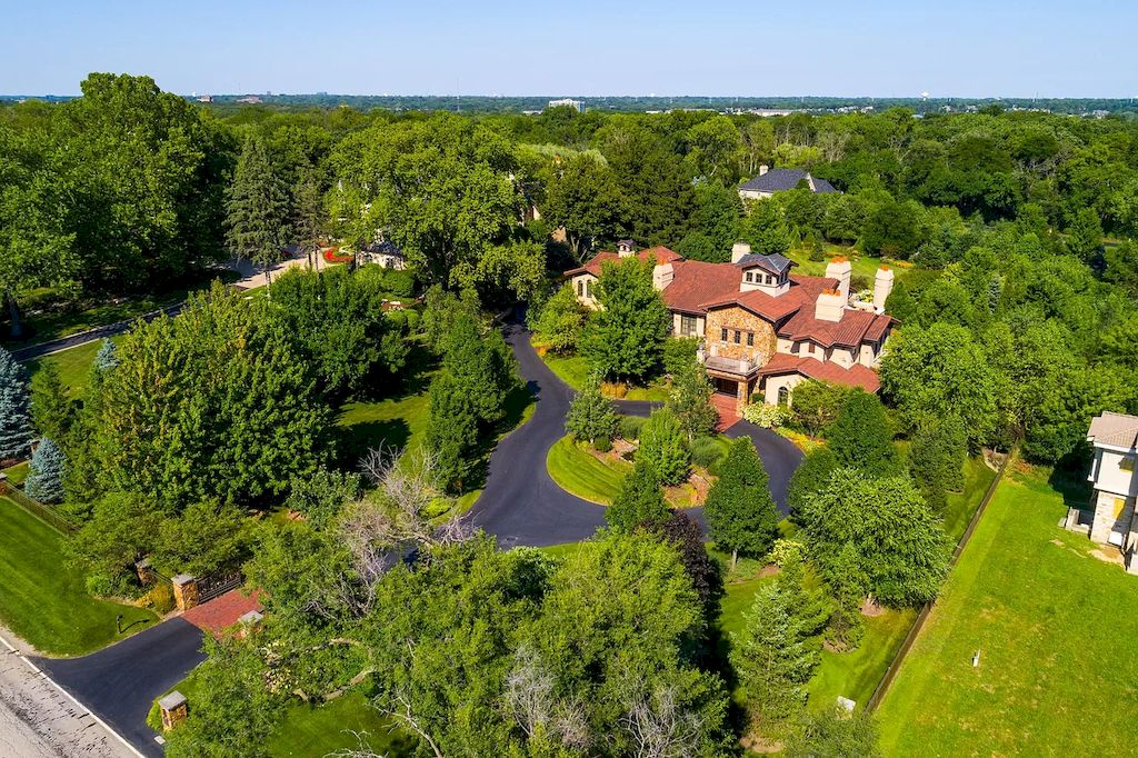 This-6500000-Custom-Built-Italian-Inspired-Home-Features-State-of-the-art-Luxury-Amenity-and-Offers-Complete-Privacy-in-Illinois-20