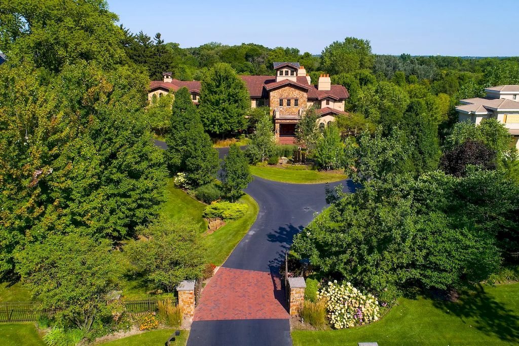 This-6500000-Custom-Built-Italian-Inspired-Home-Features-State-of-the-art-Luxury-Amenity-and-Offers-Complete-Privacy-in-Illinois-34