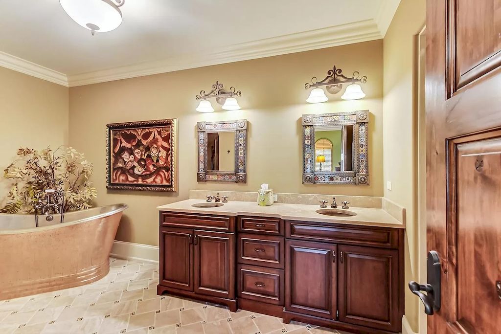 The Home in Illinois is a luxurious home which is magnificent in design and construction now available for sale. This home located at 7S719 Donwood Dr, Naperville, Illinois; offering 07 bedrooms and 09 bathrooms with 14,668 square feet of living spaces.