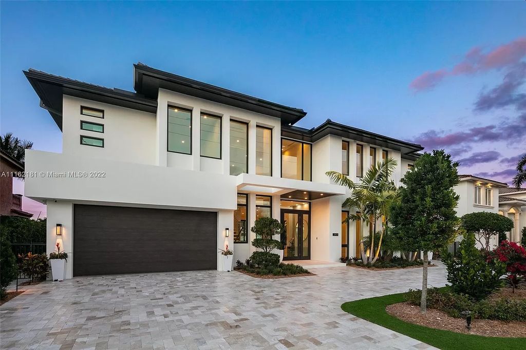 The Home in Lighthouse Point is a brand new Randall Stofft 2022 oasis features a bright open concept now available for sale. This house located at 2801 NE 36th St, Lighthouse Point, Florida