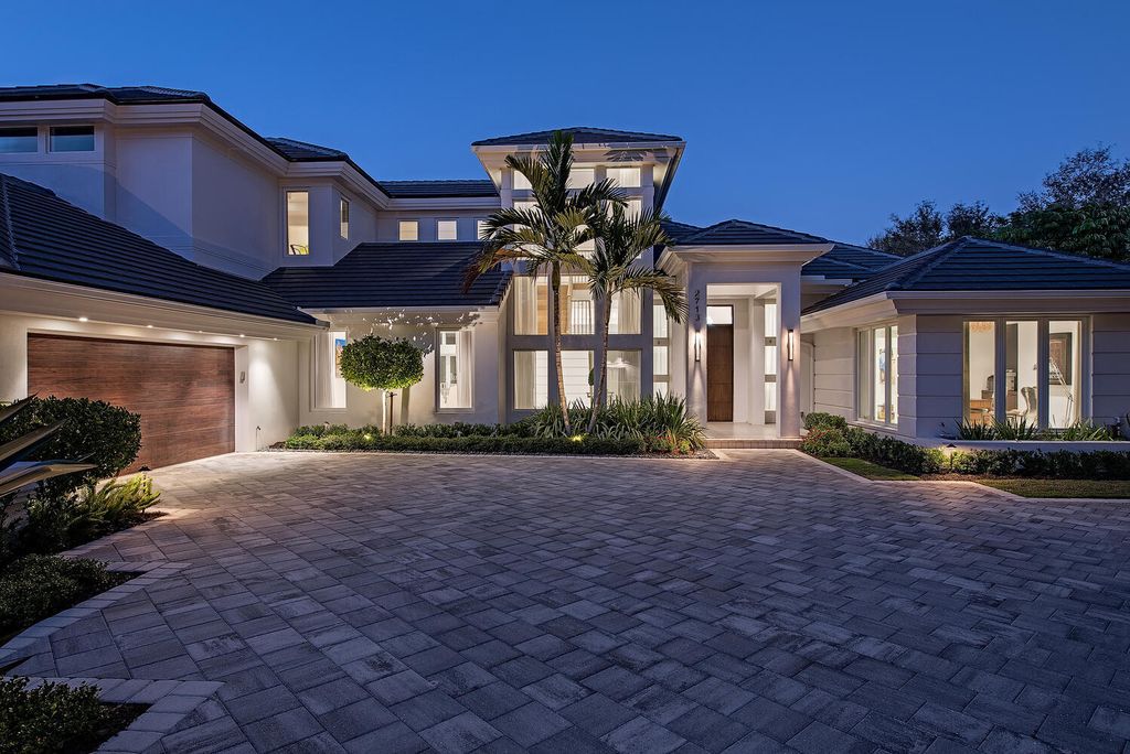 The Naples Home is a sprawling estate with phenomenal views over the lake and an incredible resort-style pool area now available for sale. This home located at 2713 Buckthorn Way, Naples, Florida
