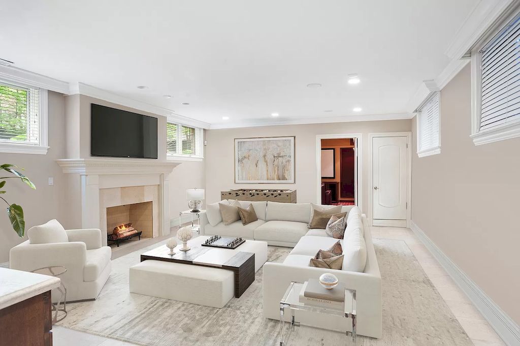 The Home in Illinois is a luxurious home with a richly landscaped mature garden and pool now available for sale. This home located at 1844 N Burling St, Chicago, Illinois; offering 05 bedrooms and 06 bathrooms with 3,145 square feet of land. 