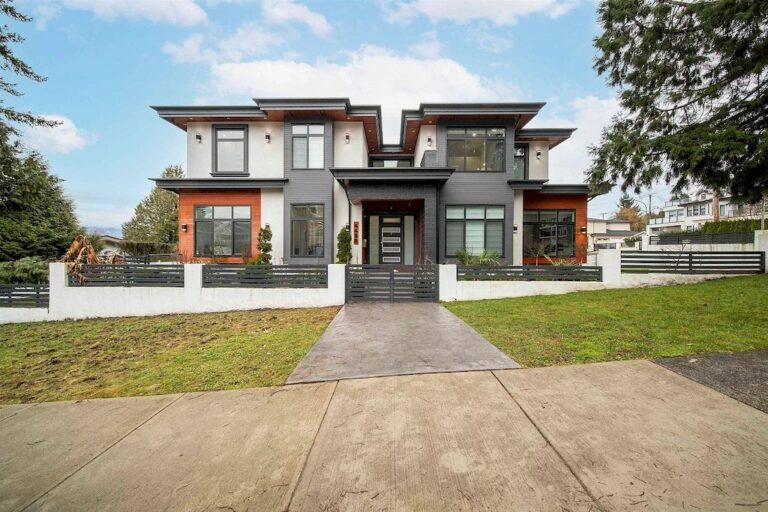 This C$4,998,000 Open Concept Dream Home in Burnaby Offers Gorgeous City & Mountain Views