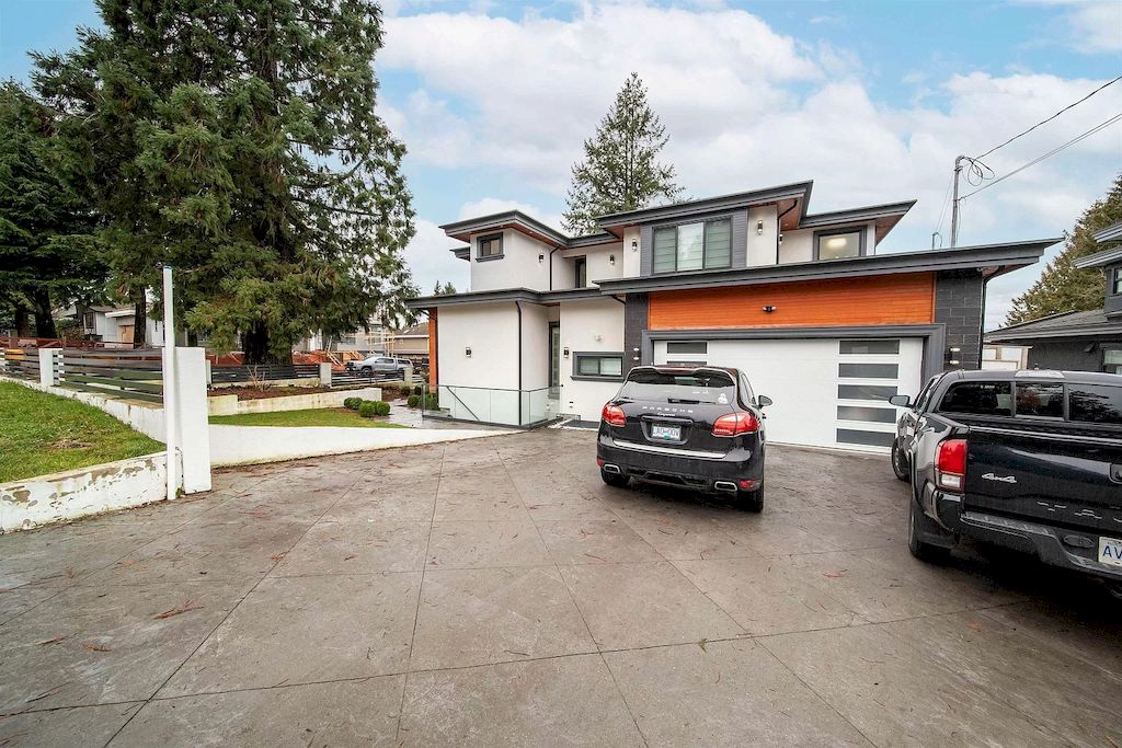 The Home in Burnaby is a impeccable customized mansion sits in the prime street in desirable Buckingham Heights now available for sale. This home located at 6488 Gordon Ave, Burnaby, BC V5E 3M1, Canada