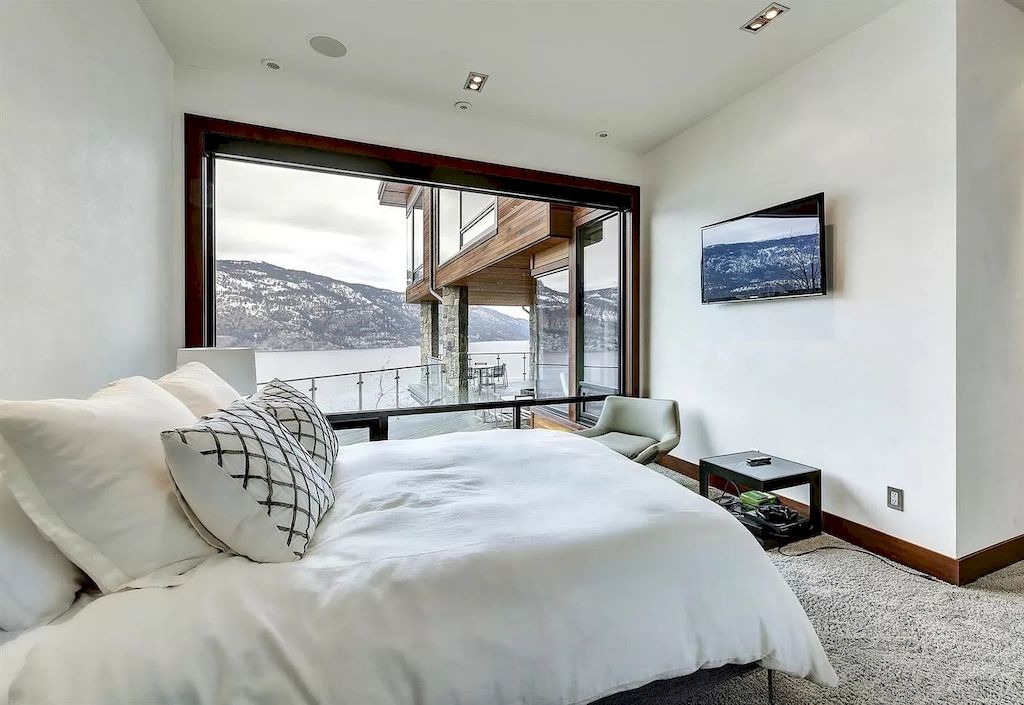 This-C8995000-Lakefront-Home-in-Kelowna-is-Distinct-Modern-West-Coast-Architecture-39
