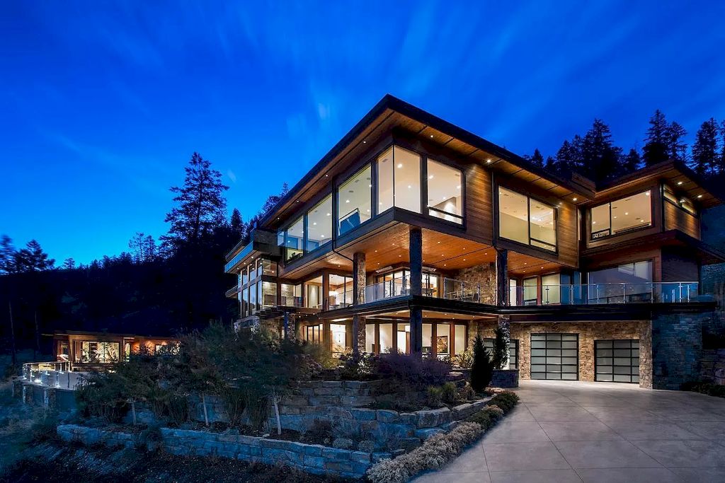 This-C8995000-Lakefront-Home-in-Kelowna-is-Distinct-Modern-West-Coast-Architecture-43