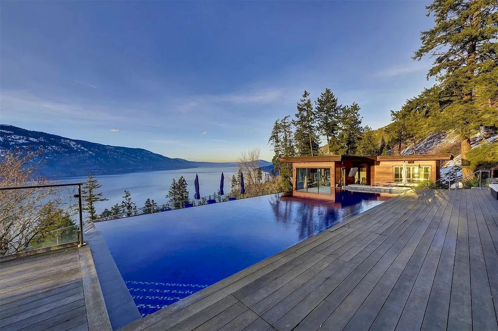 This-C8995000-Lakefront-Home-in-Kelowna-is-Distinct-Modern-West-Coast-Architecture-44