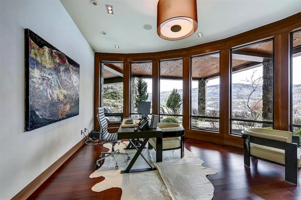 This-C8995000-Lakefront-Home-in-Kelowna-is-Distinct-Modern-West-Coast-Architecture-46