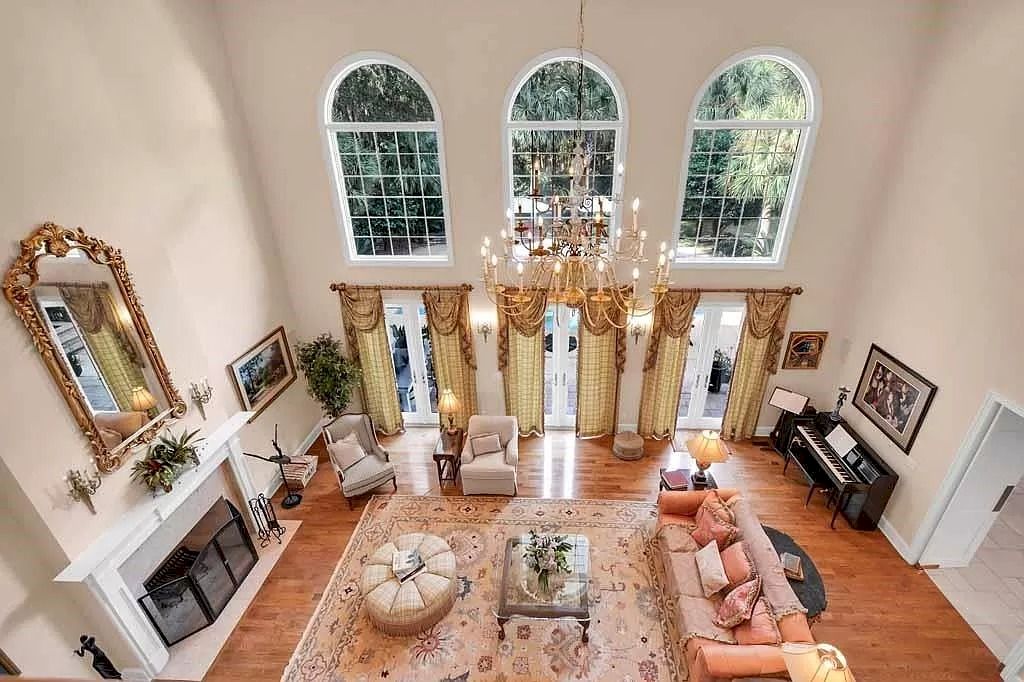 This-Happy-Home-in-Virginia-Listed-for-3900000-4
