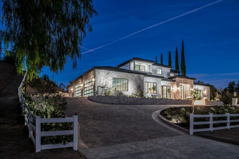 This Stunning $15,999,000 Hidden Hills Modern Home has A Private Entertainers Backyard