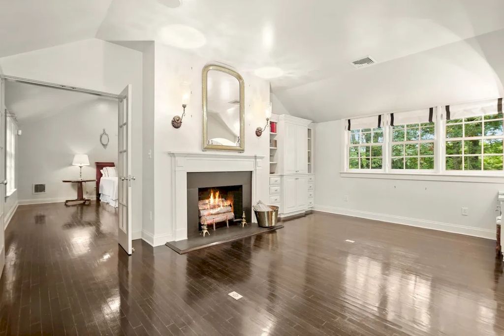 The Home in Connecticut is a luxurious home featuring the essence of the past and modern floor plan now available for sale. This home located at 10 Spring House Rd, Greenwich, Connecticut; offering 06 bedrooms and 07 bathrooms with 7,089 square feet of living spaces.