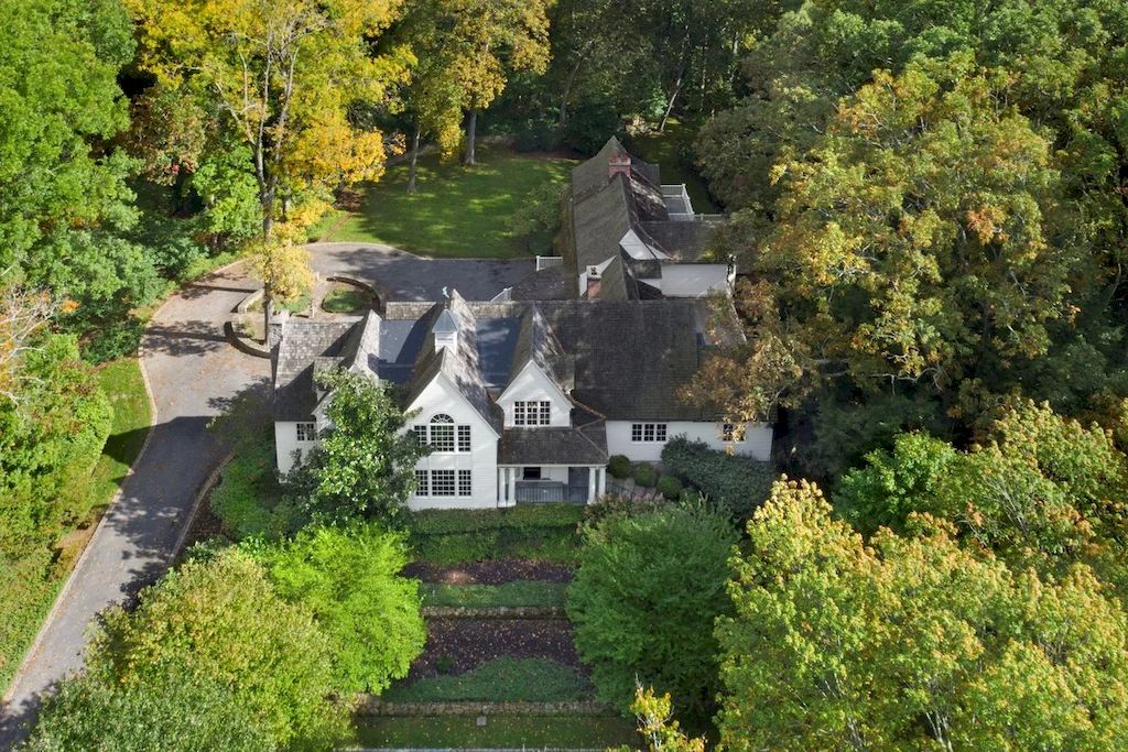 Truly-Unique-Residence-with-High-end-Amenities-in-Connecticut-Hits-Market-for-3595000-34