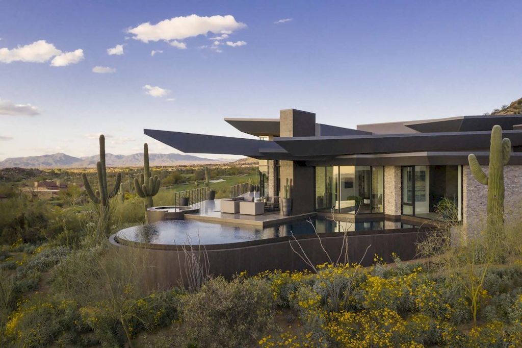 Unique Shape Design of Crusader House in Arizona by Drewett Works