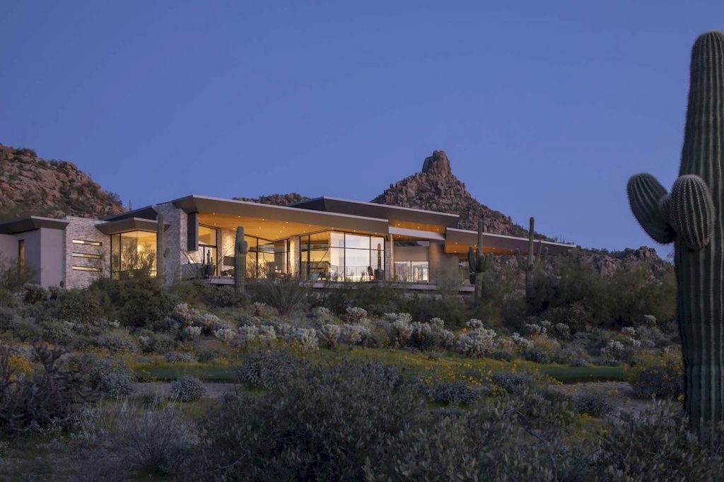 Unique Shape Design of Crusader House in Arizona by Drewett Works
