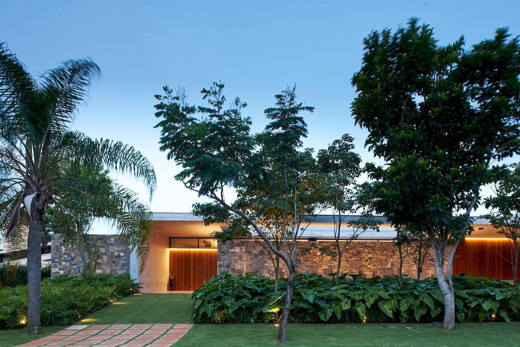 DC Residence, Elegant house with Beautiful views by F Poles Arquitetura