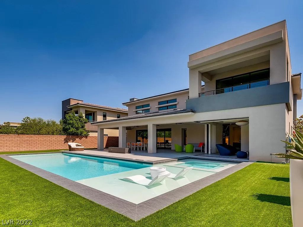 Modern elegant House in Las Vegas asks for $3,500,000 with interior designed by Areacon