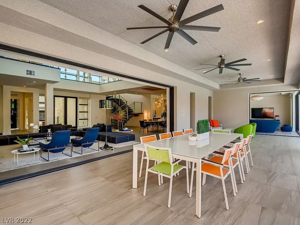 Modern elegant House in Las Vegas asks for $3,500,000 with interior designed by Areacon