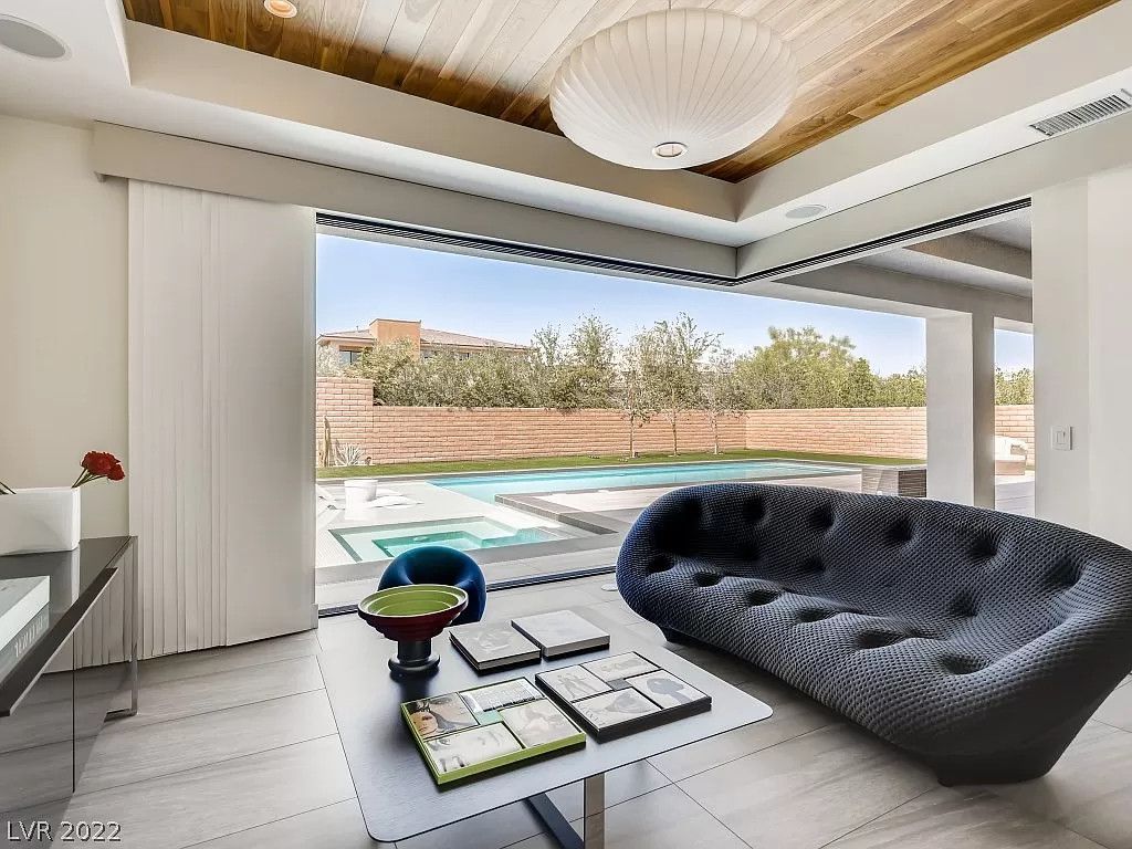 Modern elegant House in Las Vegas asks for $3,500,000 with interior designed by Areacon