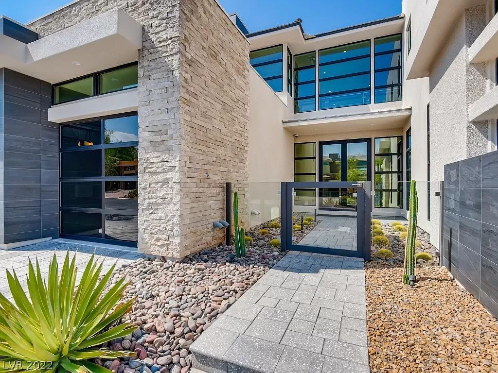 Modern elegant House in Las Vegas asks for $3,500,000 with interior designed by Areacon