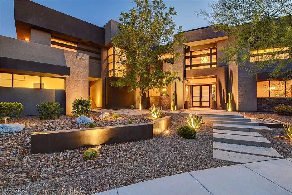 Stunning home in Nevada sells for $3,695,000 with full sightlines to the mountains and golf course