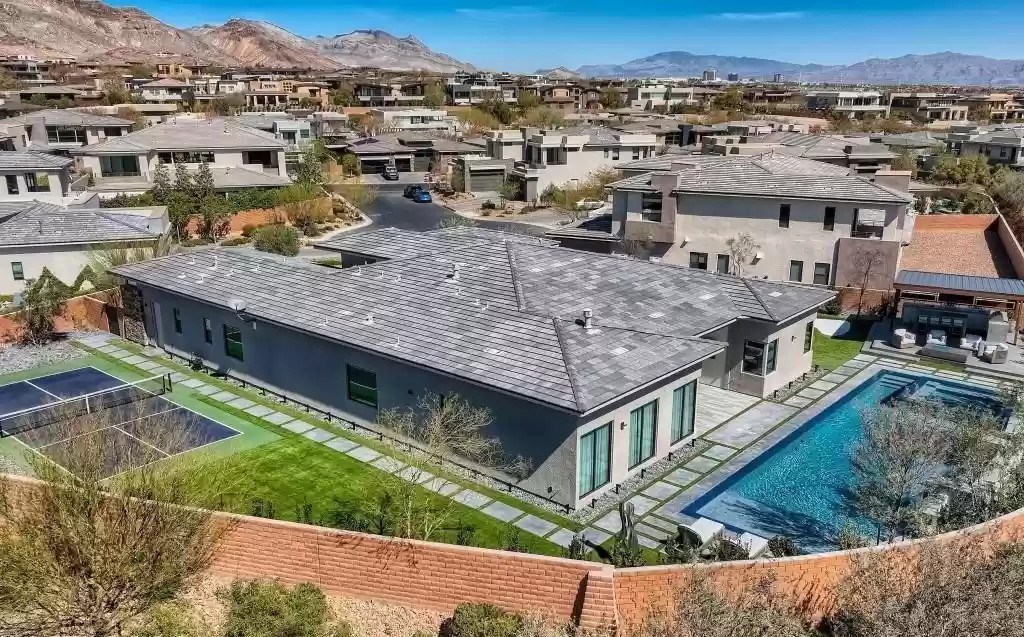 Incredible House in Nevada asks for $4,000,000 with professionally designed backyard