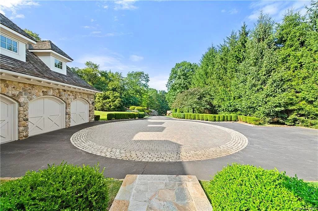 Elegant $3,500,000 Stone and Shingle House In New York offers truly Southern twist lifestyle