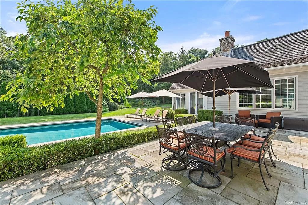 Elegant $3,500,000 Stone and Shingle House In New York offers truly Southern twist lifestyle