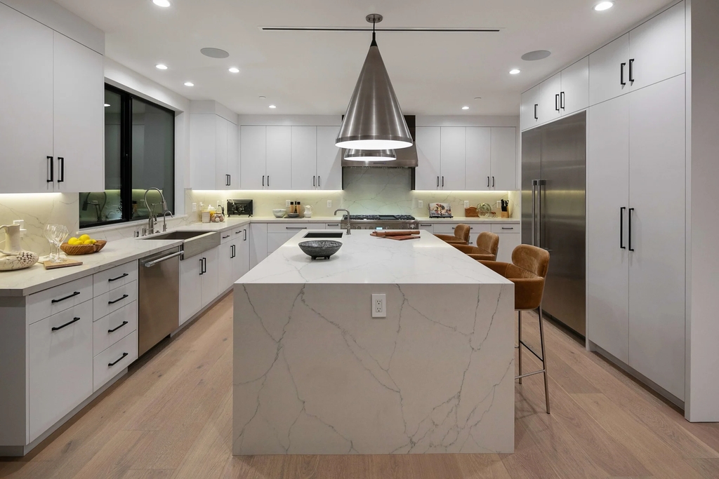 A-Brand-New-Construction-Home-in-The-Heart-of-Coveted-Beverly-Grove-hits-The-Market-for-3995000-18