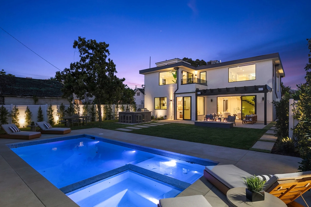 A-Brand-New-Construction-Home-in-The-Heart-of-Coveted-Beverly-Grove-hits-The-Market-for-3995000-29