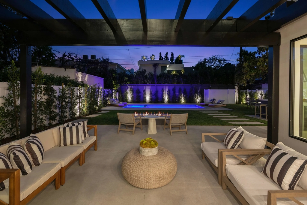 A-Brand-New-Construction-Home-in-The-Heart-of-Coveted-Beverly-Grove-hits-The-Market-for-3995000-30