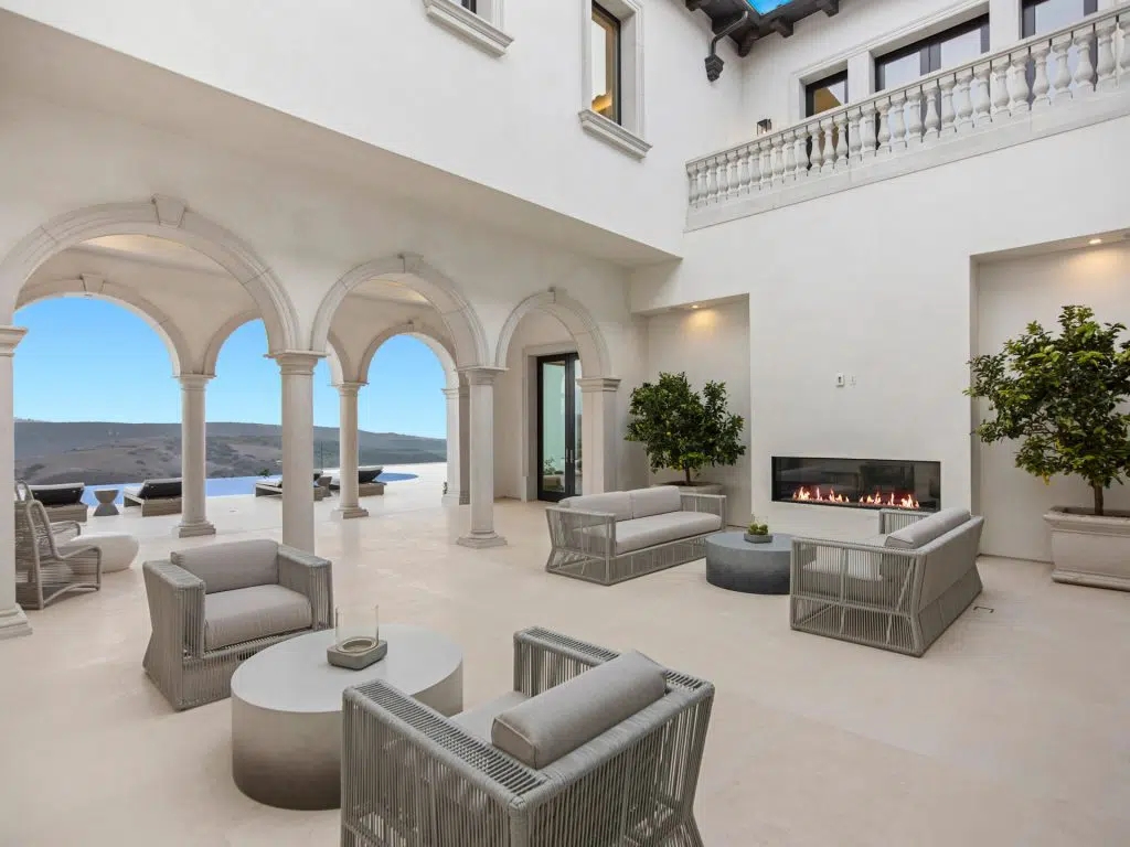 A-Brand-New-Masterfully-Designed-Hilltop-Villa-in-Newport-Coast-hits-The-Market-for-35000000-14