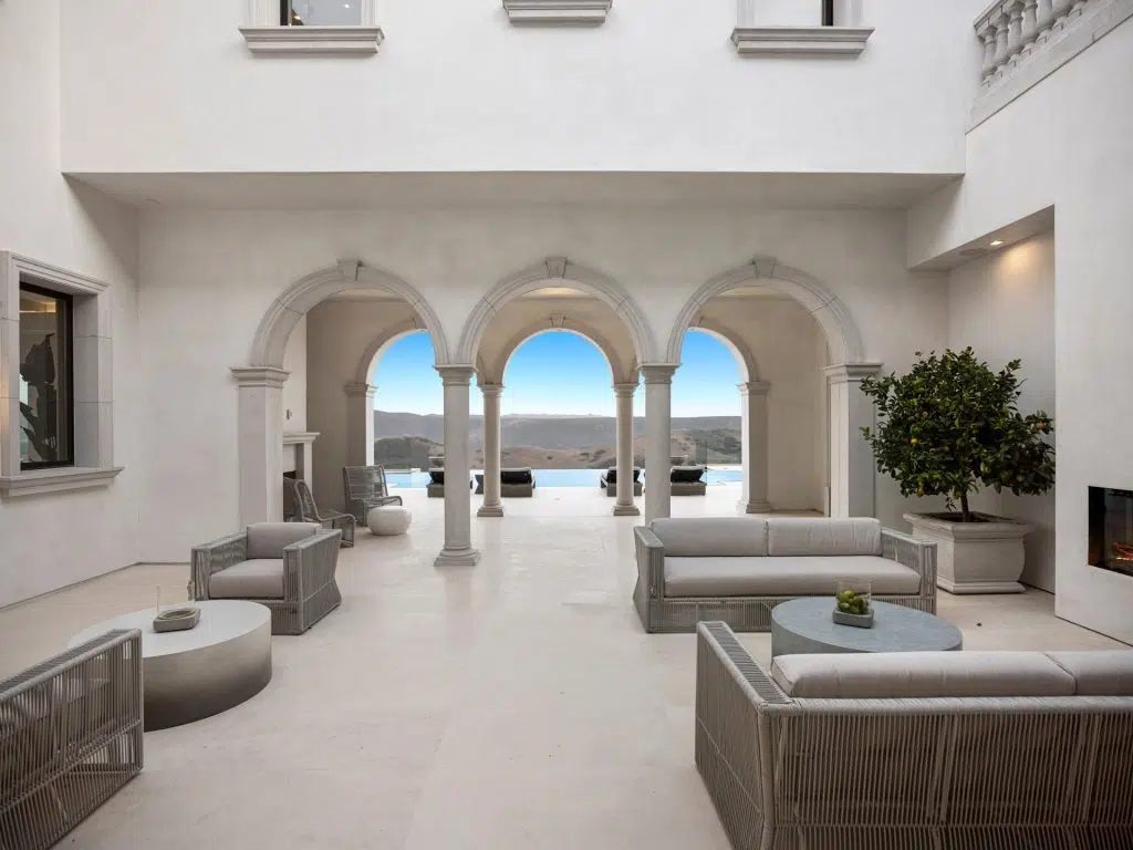 A-Brand-New-Masterfully-Designed-Hilltop-Villa-in-Newport-Coast-hits-The-Market-for-35000000-27