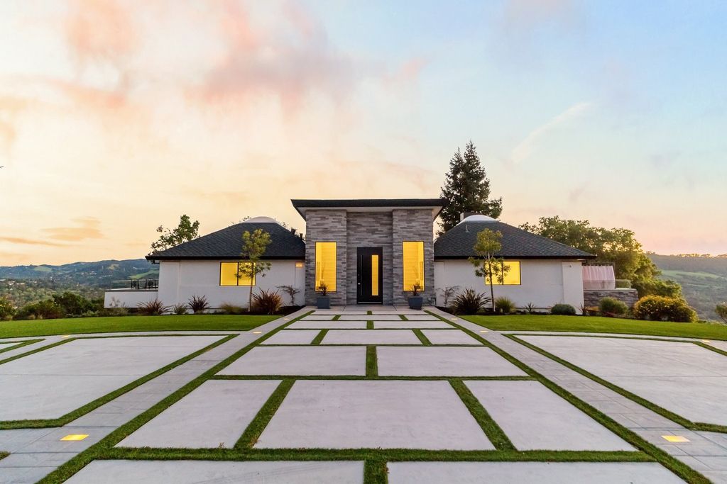 The Home in Orinda is a modern sanctuary with both privacy and ample outdoor space for entertaining now available for sale. This house located at 99 Tappan Ln, Orinda, California