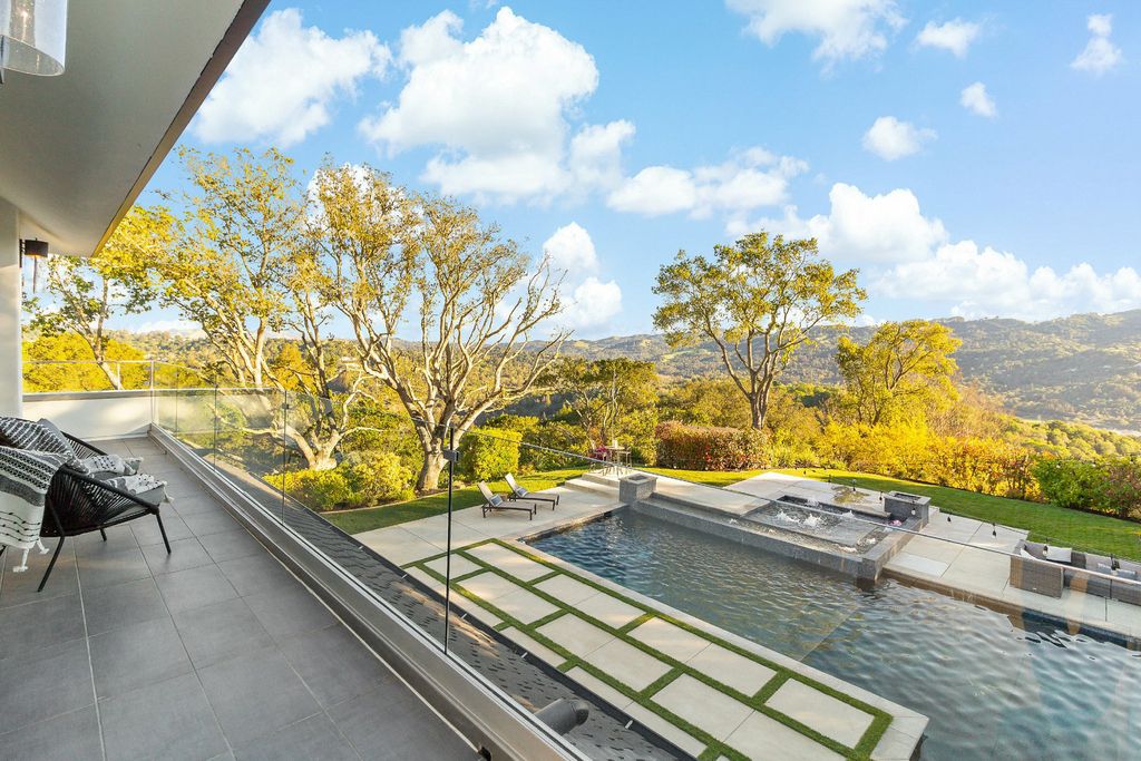 The Home in Orinda is a modern sanctuary with both privacy and ample outdoor space for entertaining now available for sale. This house located at 99 Tappan Ln, Orinda, California