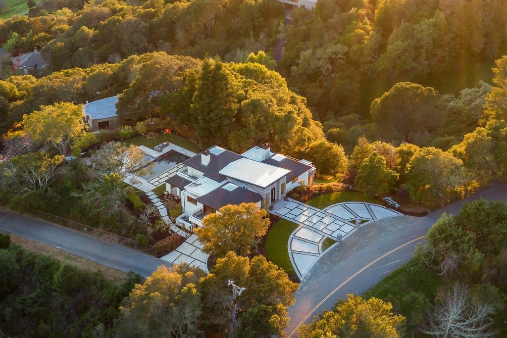 The Home in Orinda is a modern sanctuary with both privacy and ample outdoor space for entertaining now available for sale. This house located at 99 Tappan Ln, Orinda, California