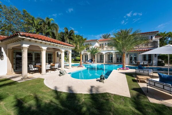 $49.5M wonderful Mediterranean villa in Palm Beach with exquisite finishes