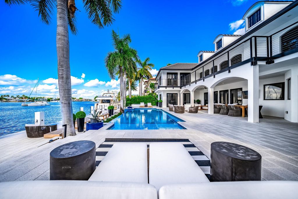 An-Amazing-Recently-Renovated-Home-in-Fort-Lauderdale-with-Unobstructed-Views-of-Lake-Selling-for-13500000-1